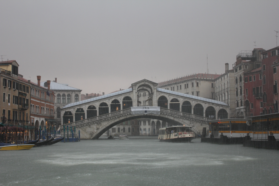 The Oldest bridge on the Grand canal. Rialto bridge - Ponte di Rialto. Remember Shylock getting humiliated on this bridge - a shakespearean moment. An architectural icon of Venezia. Antonio da Ponte competed with Michelangelo to get the commission for this bridge! Sanjeev captured the patterns created by the pouring rains - water on all sides!